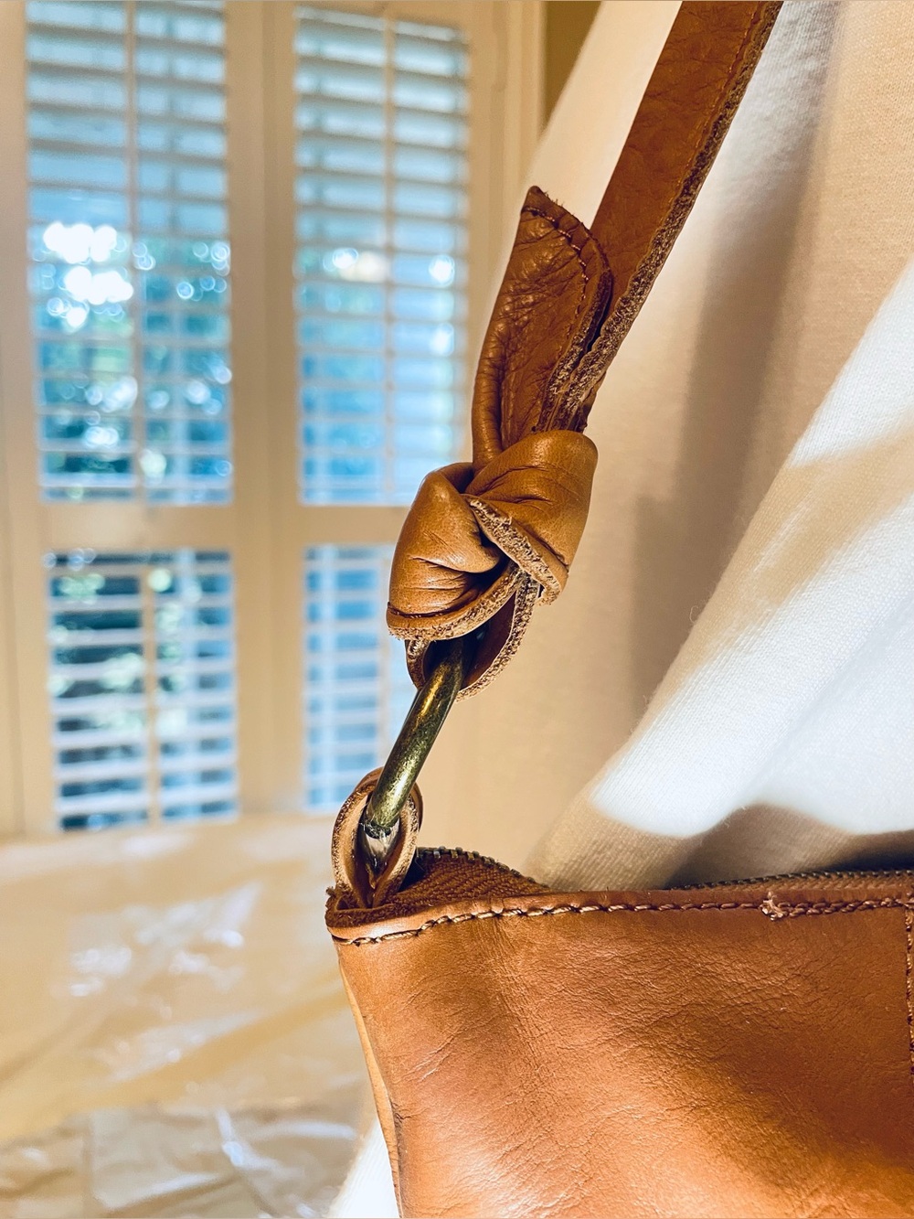 “The Sak” Embossed Tan Brown Leather Hobo Shoulder HandBag. Brass Hardware. - Picture 7 of 16